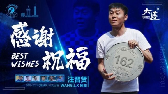 此前，在电影《狼图腾》和《后会无期》中冯绍峰都与动物有过合作，可以说是萌宠专业户，只要跟动物搭戏就浑身散发着一种母性的光芒，在《二代妖精》中则直接和动物谈起了恋爱